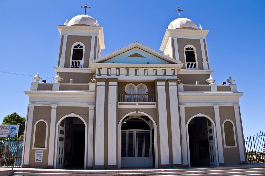 iglesia de pica.jpg